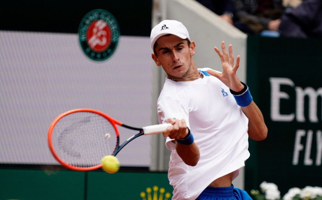 开云下载-法网逆转温网，西西帕斯点燃赛场