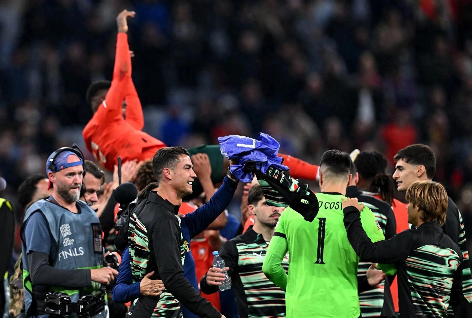 开云体育在线-葡萄牙队险胜法国队，梁靖崑点燃赛场  第2张