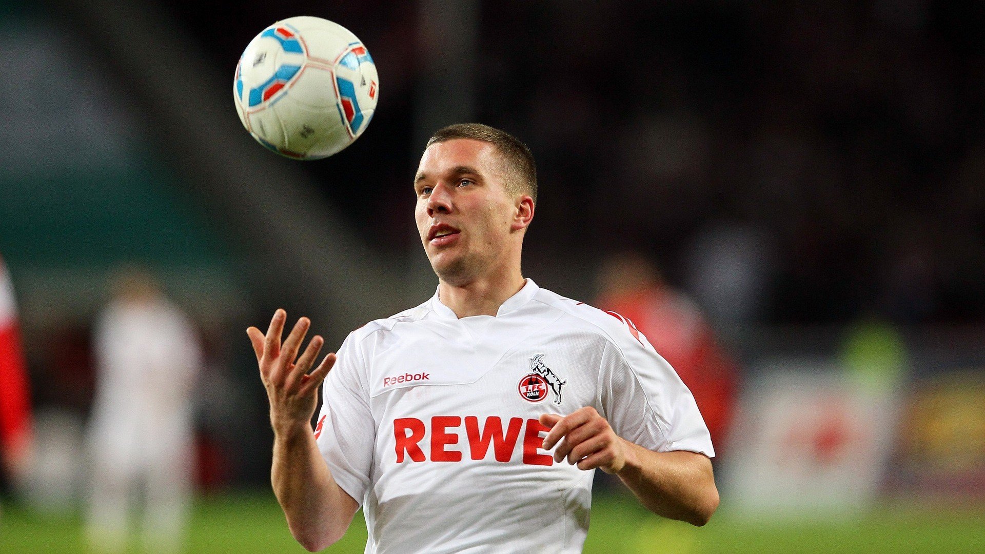 开云体育世界杯-布鲁诺的叹息，当胜利的香槟浇不灭乡愁  第2张